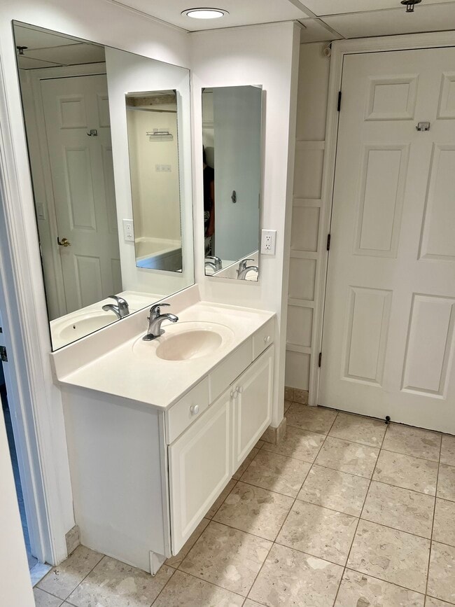 Building Photo - 1276 N Wayne St