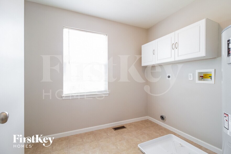 Building Photo - 6038 Marsh Cir