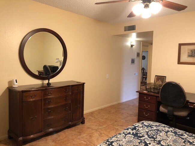 Building Photo - Lovely Home Steps Away From All the Amenities in Leisure World, in 45+ Active Adult Community Ava...