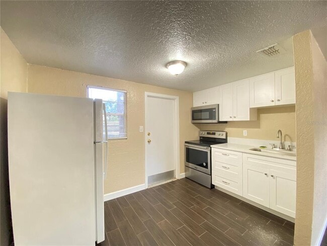 Building Photo - 37147 Marlu Ln