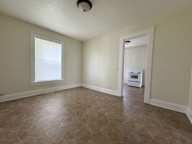 Building Photo - 2 Bedroom Home in the Country