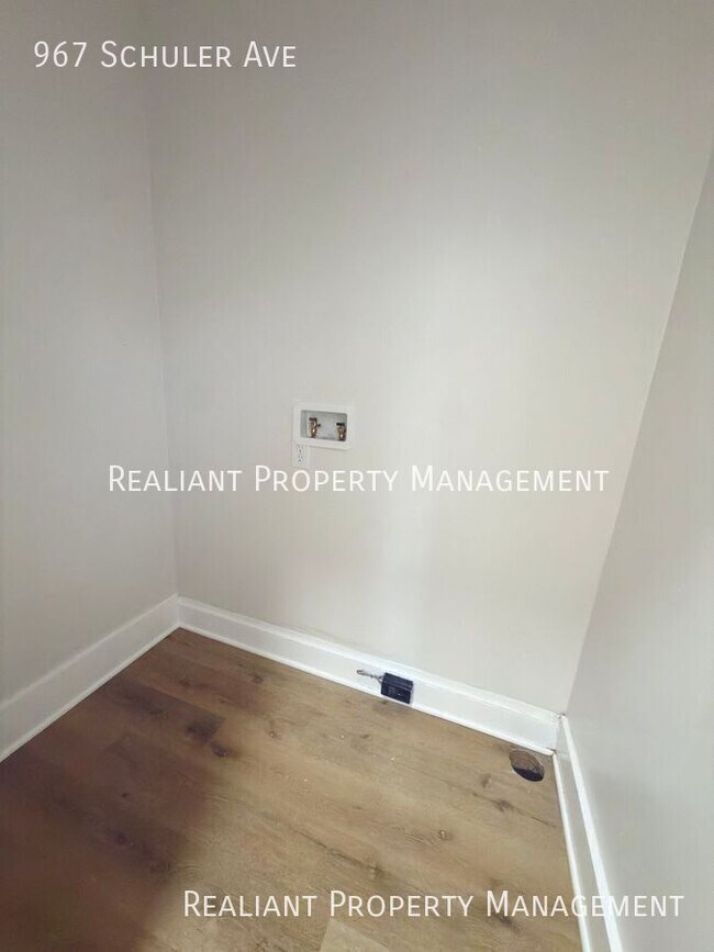 Building Photo - 967 Shuler Ave