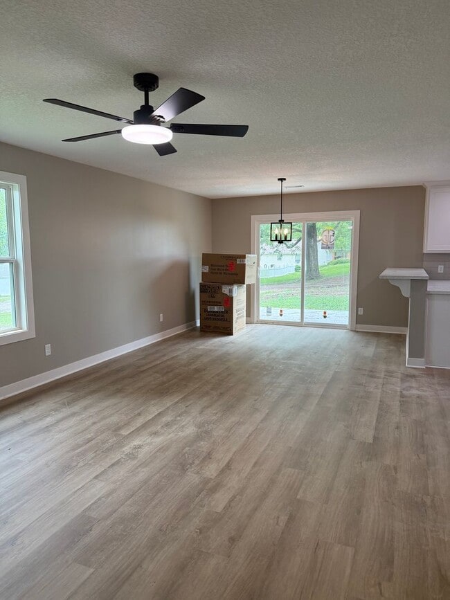 Building Photo - Benton duplex