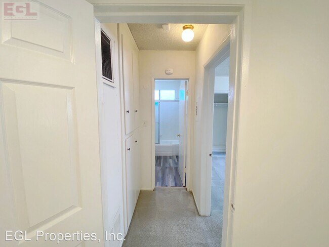 Building Photo - 823 N Hudson Ave