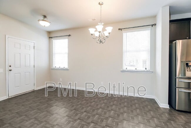 Building Photo - 1220 Hawthorne Tr