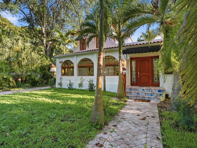 Building Photo - 1137 Asturia Ave