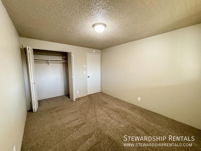 Building Photo - 1429 W Broadway