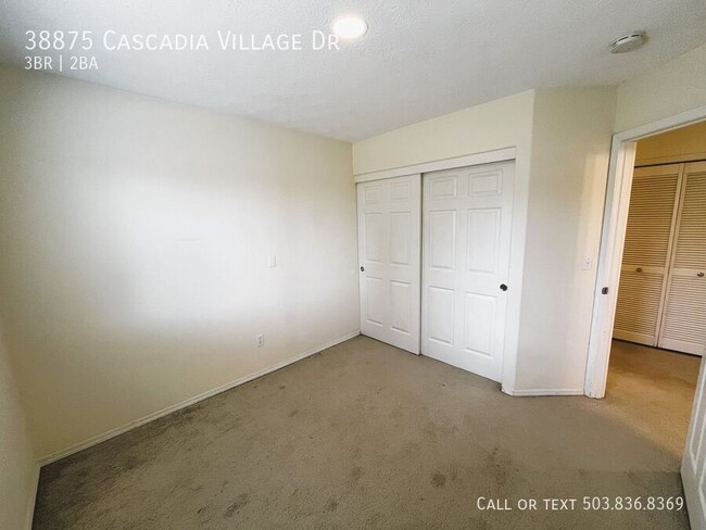 Building Photo - Light and Bright 3 Bedroom 2 Bathroom Home...