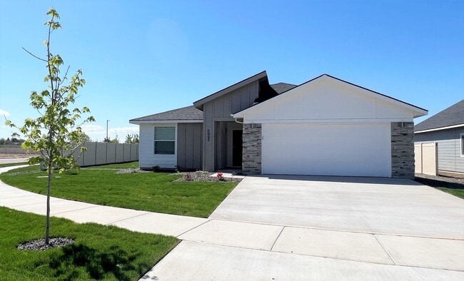 Building Photo - Newer 3 bed 2 bath with a home office just...
