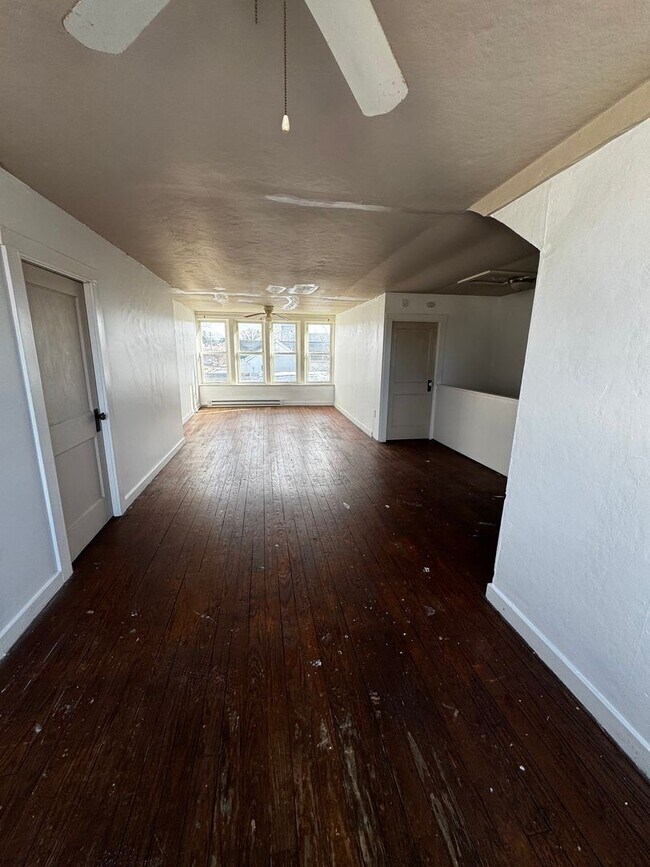 Building Photo - 05th St S 302-304