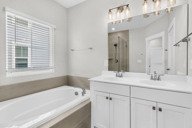 Building Photo - Must see 3 bedroom, 2.5 bath Home in Midto...