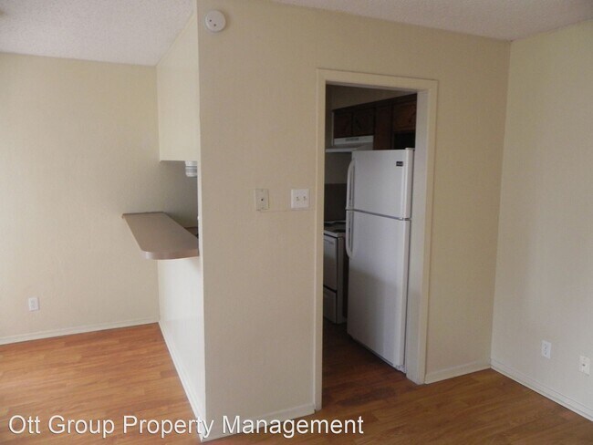 Building Photo - 2318 Andover Dr