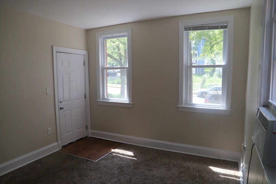 Building Photo - 4424 foote st ne