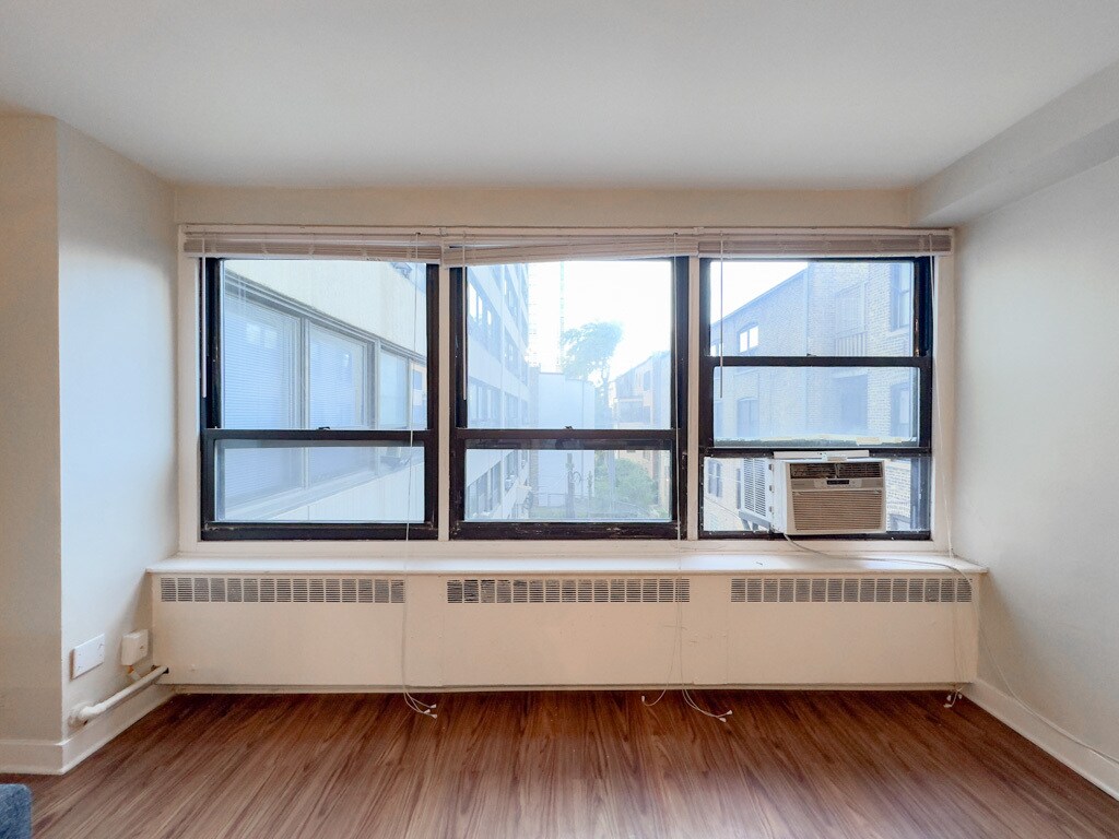 Building Photo - 4180 N Marine Dr