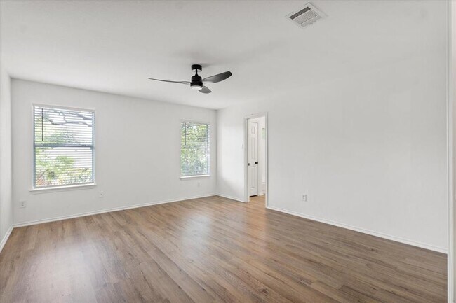 Building Photo - 2219 Ada Ln