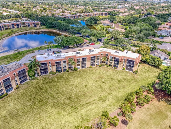Building Photo - 5350 Woodland Lakes Dr