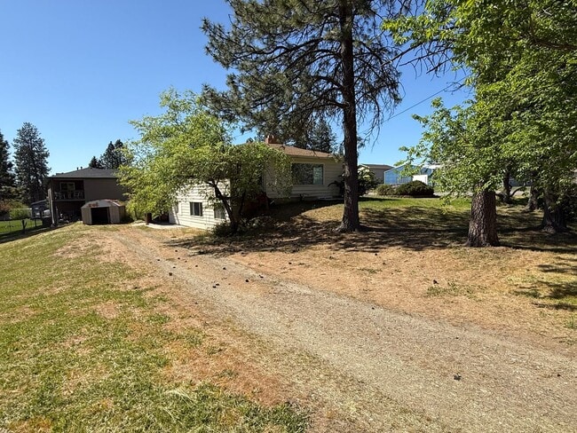 Building Photo - 5 Bedroom Home Available In Spokane Valley!
