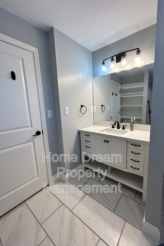 Building Photo - 354 Berry St