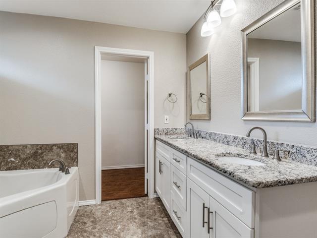 Building Photo - 3024 Stanford Dr