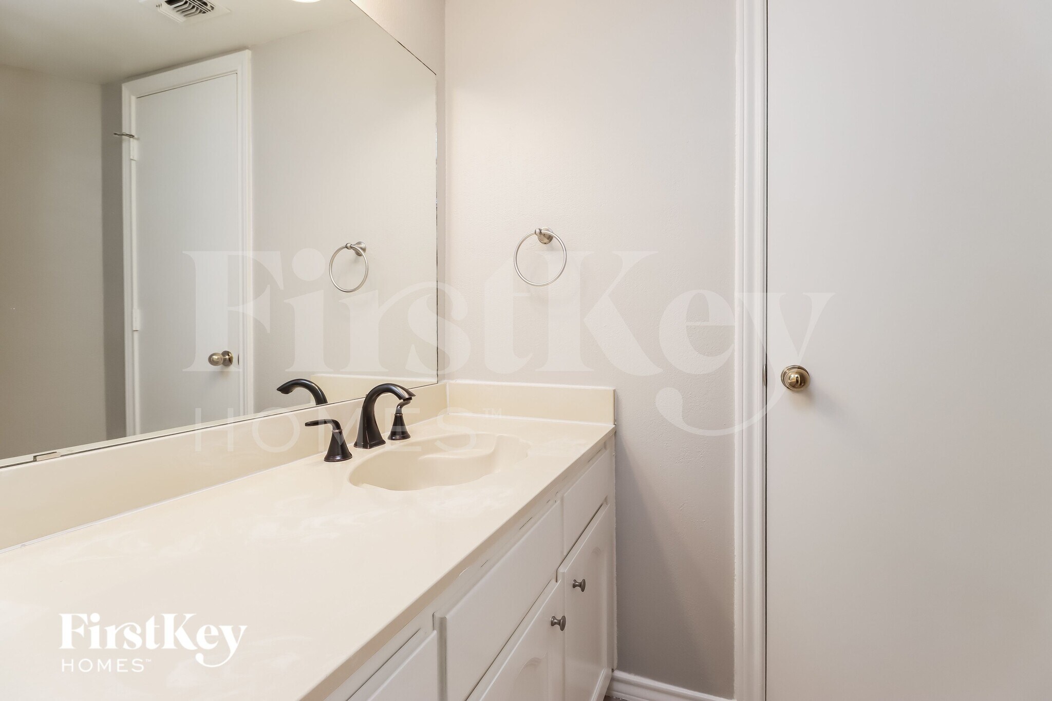 Building Photo - 1105 Carrington Ct