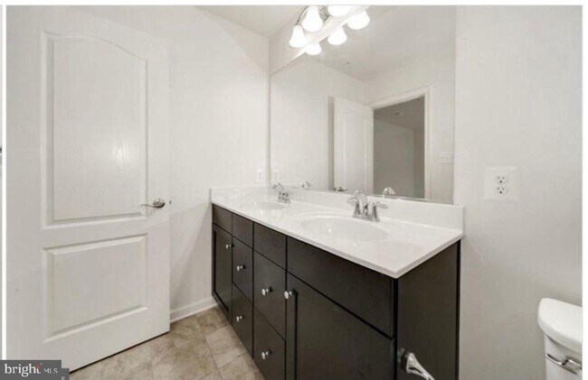 Building Photo - 12815 Sutherby Ln