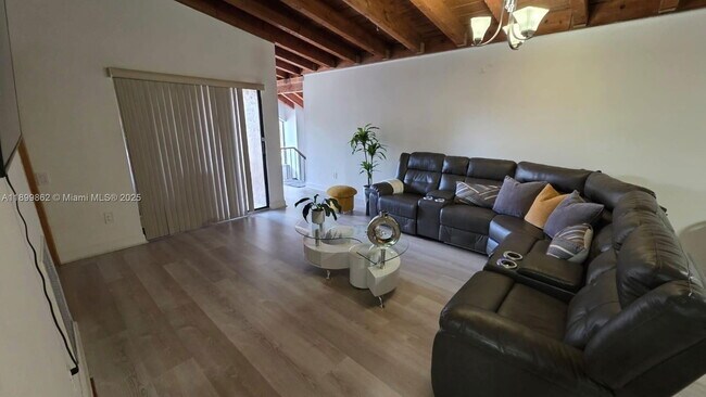 Building Photo - 6924 SW 114th Pl