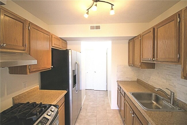 Building Photo - 2507 Whispering Hills Dr