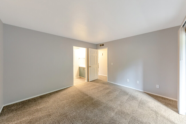 Building Photo - Modern Remodeled 2 Bedroom 2 Full Bath in ...