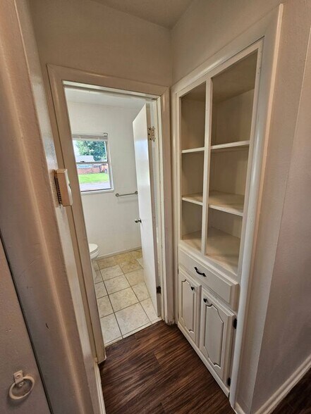 Building Photo - 2728 SW 65th St