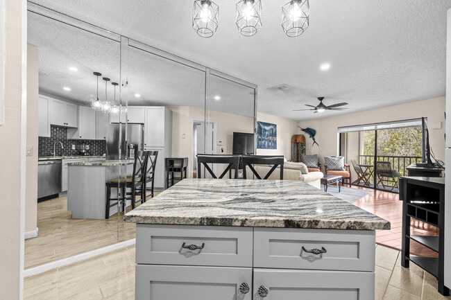 Building Photo - 2083 NE Collins Cir