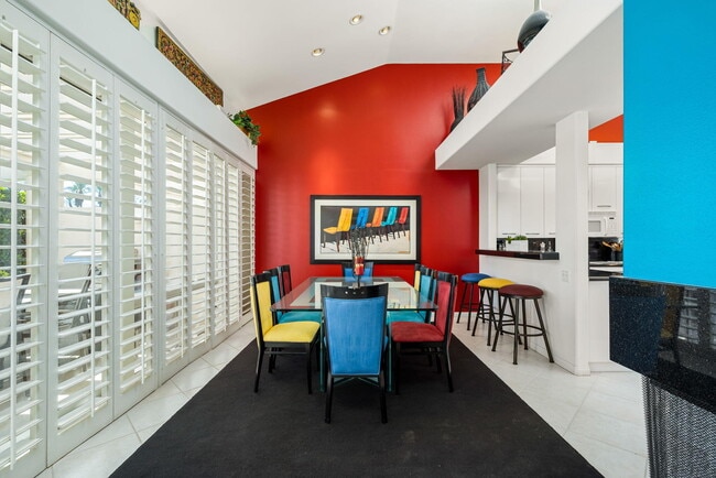 Building Photo - 75395 Riviera Dr