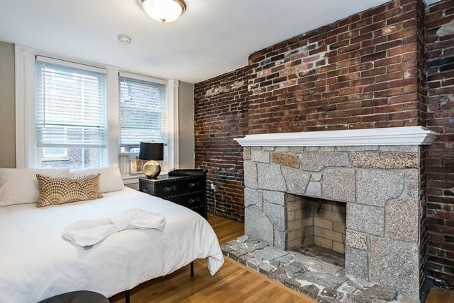 Building Photo - Historic Beacon Hill Charm Meets Modern Urban Living – 2 Bed | 1 Bath