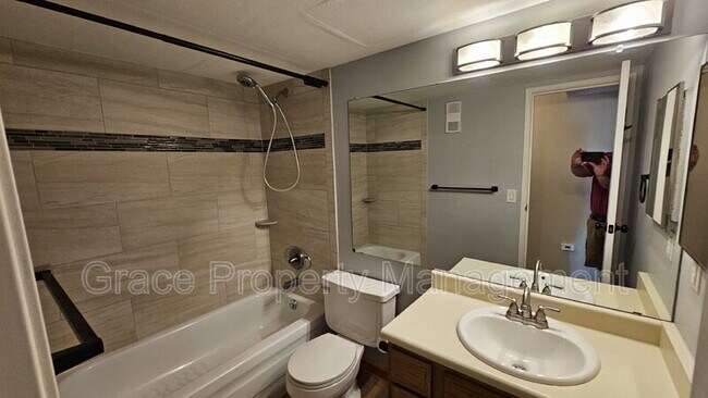 Building Photo - 3335 S Ammons St