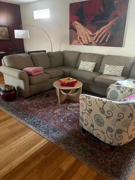 Building Photo - 1522 Edith Blvd NE