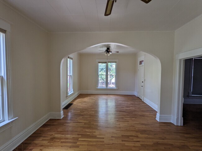 Building Photo - 1804 Mapleton Ave