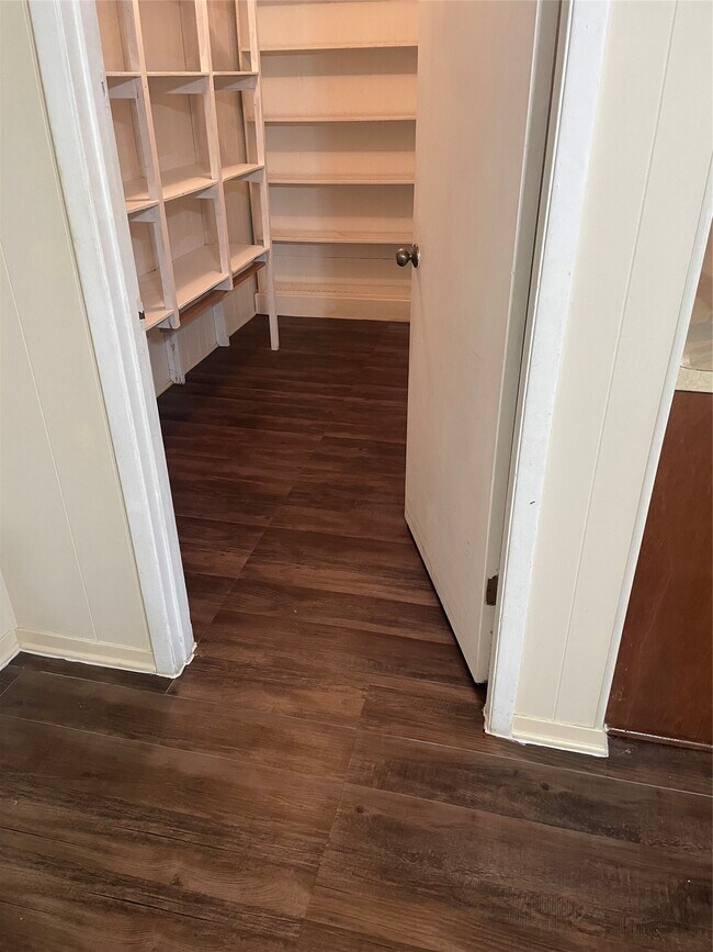 Building Photo - 16526 Walnut Springs Ln