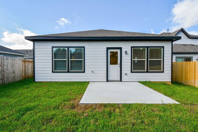 Building Photo - 16493 Moss Ln
