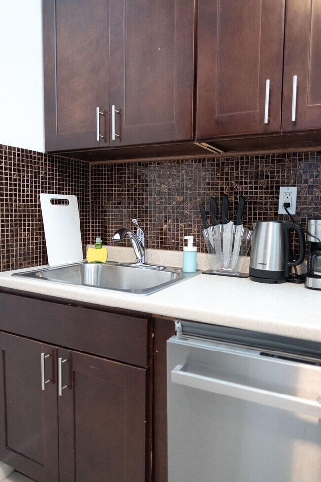 Building Photo - 5 W 101st St