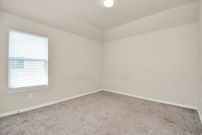 Building Photo - 2703 Lakecrest River Dr