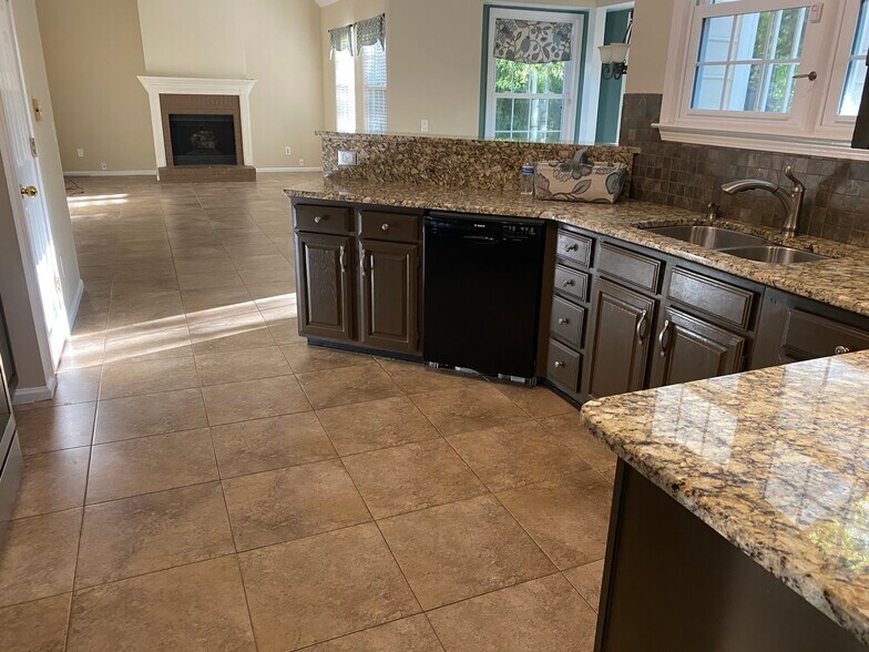 Building Photo - 4440 Pinehollow Ct