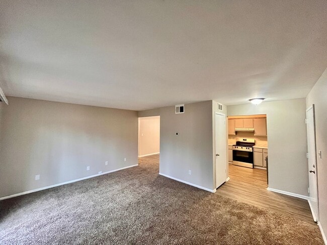 Building Photo - Spacious 2-Bedroom Apartment for Rent in Chesterton – Prime Location and Comfort