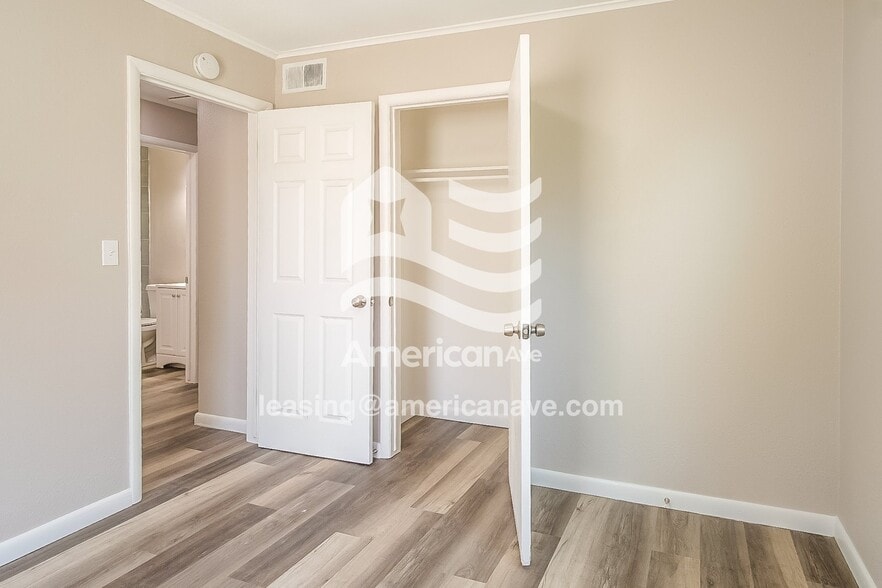 Building Photo - 4204 N Frankfort Ave