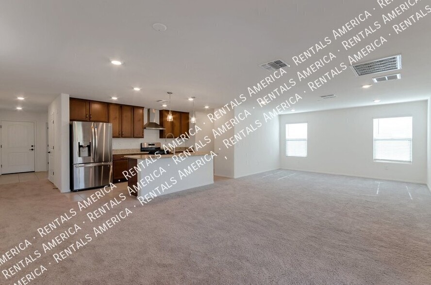 Building Photo - 9221 N Peridot Vis Ave