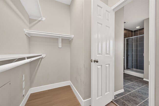 Building Photo - 22210 Bellow Glen Dr