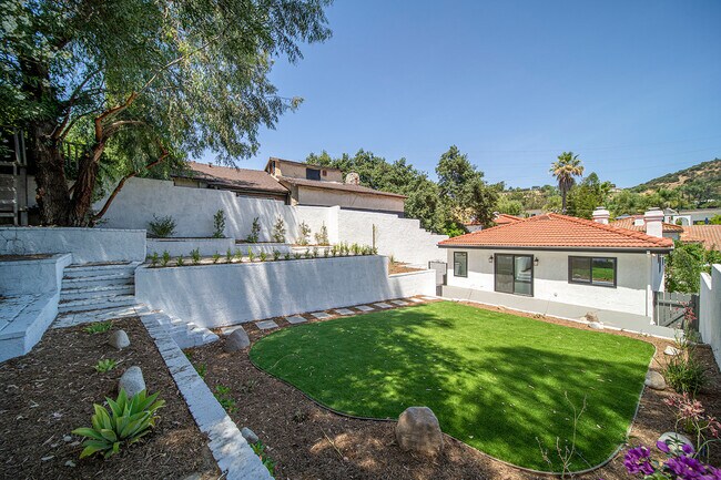 Building Photo - 9455 Hillhaven Ave