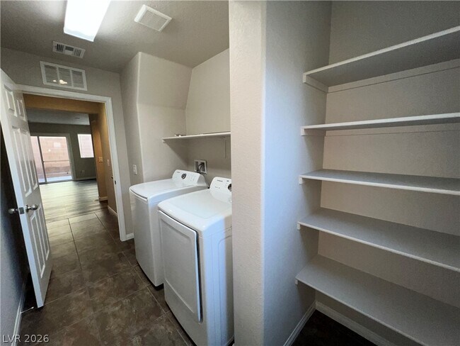 Building Photo - 10804 Leatherstocking Ave