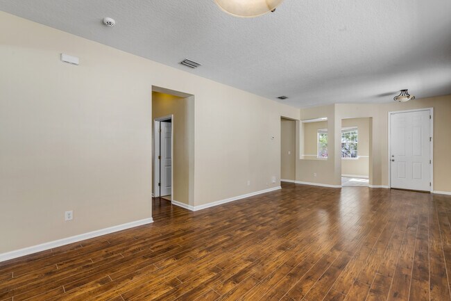 Building Photo - 627 Aeolian Dr