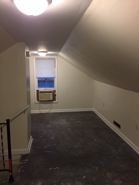 Building Photo - 134 NW Quinton Ave