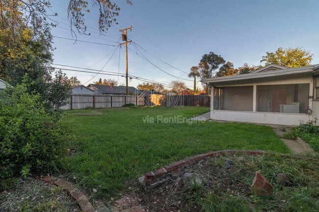 Building Photo - 1749 Christina Ave