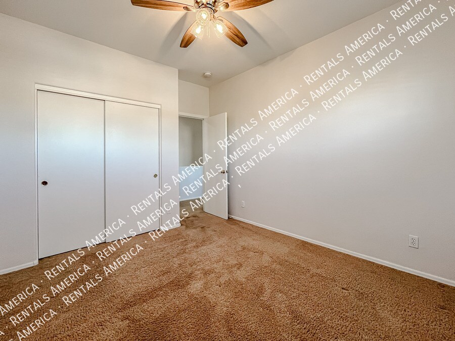 Building Photo - 9765 E Knowles Ave